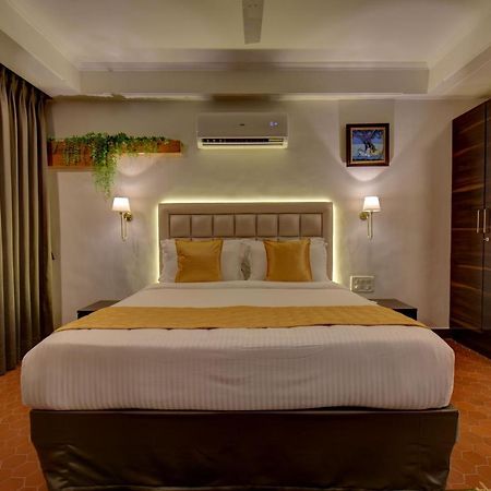 Elite Hotel Lonavala Esterno foto