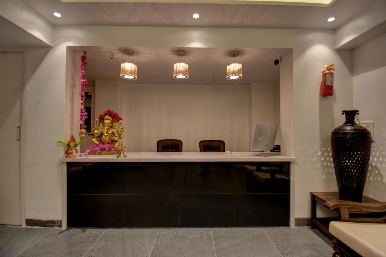 Elite Hotel Lonavala Esterno foto