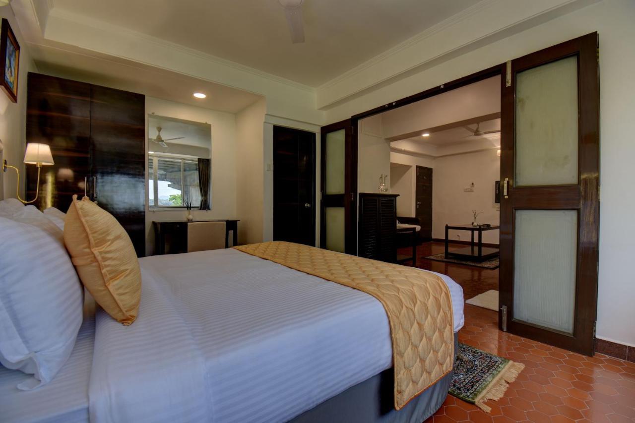 Elite Hotel Lonavala Esterno foto