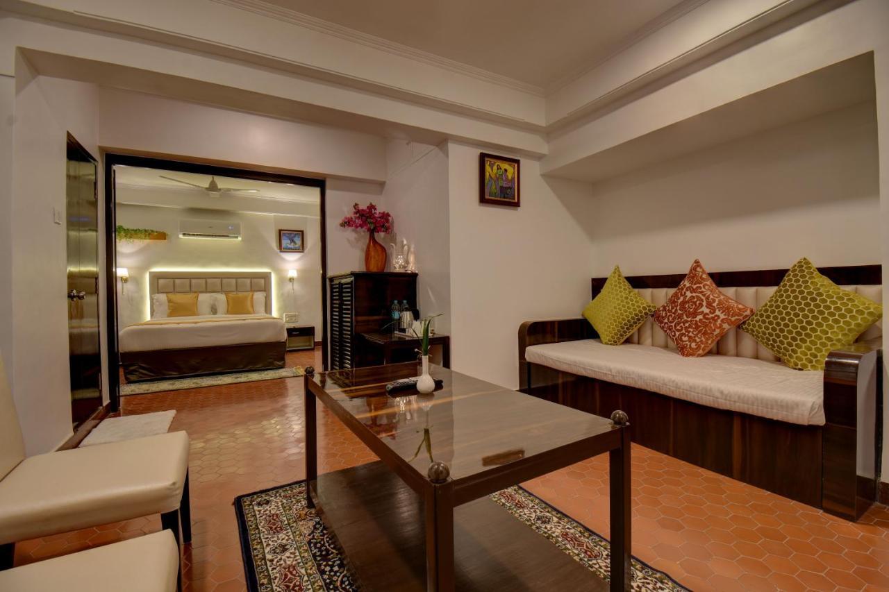 Elite Hotel Lonavala Esterno foto