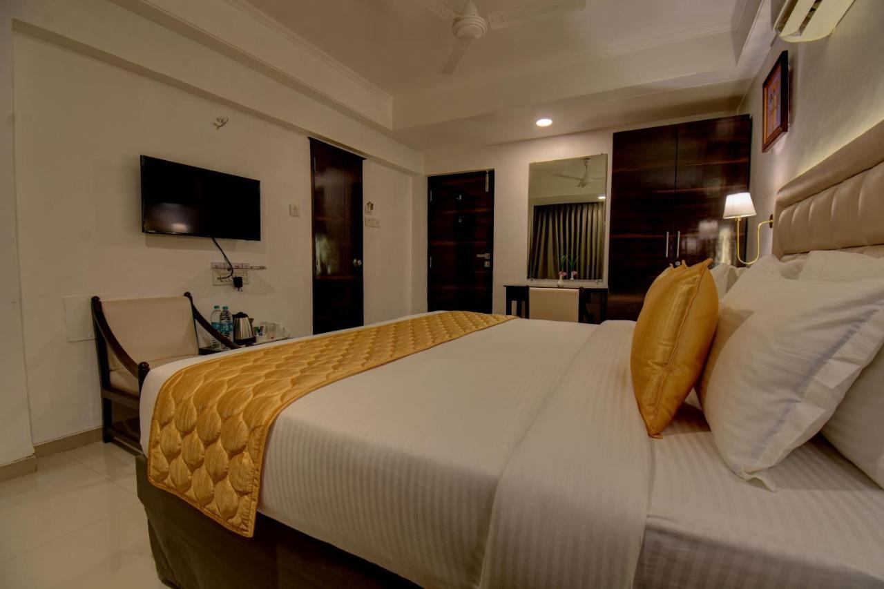 Elite Hotel Lonavala Esterno foto