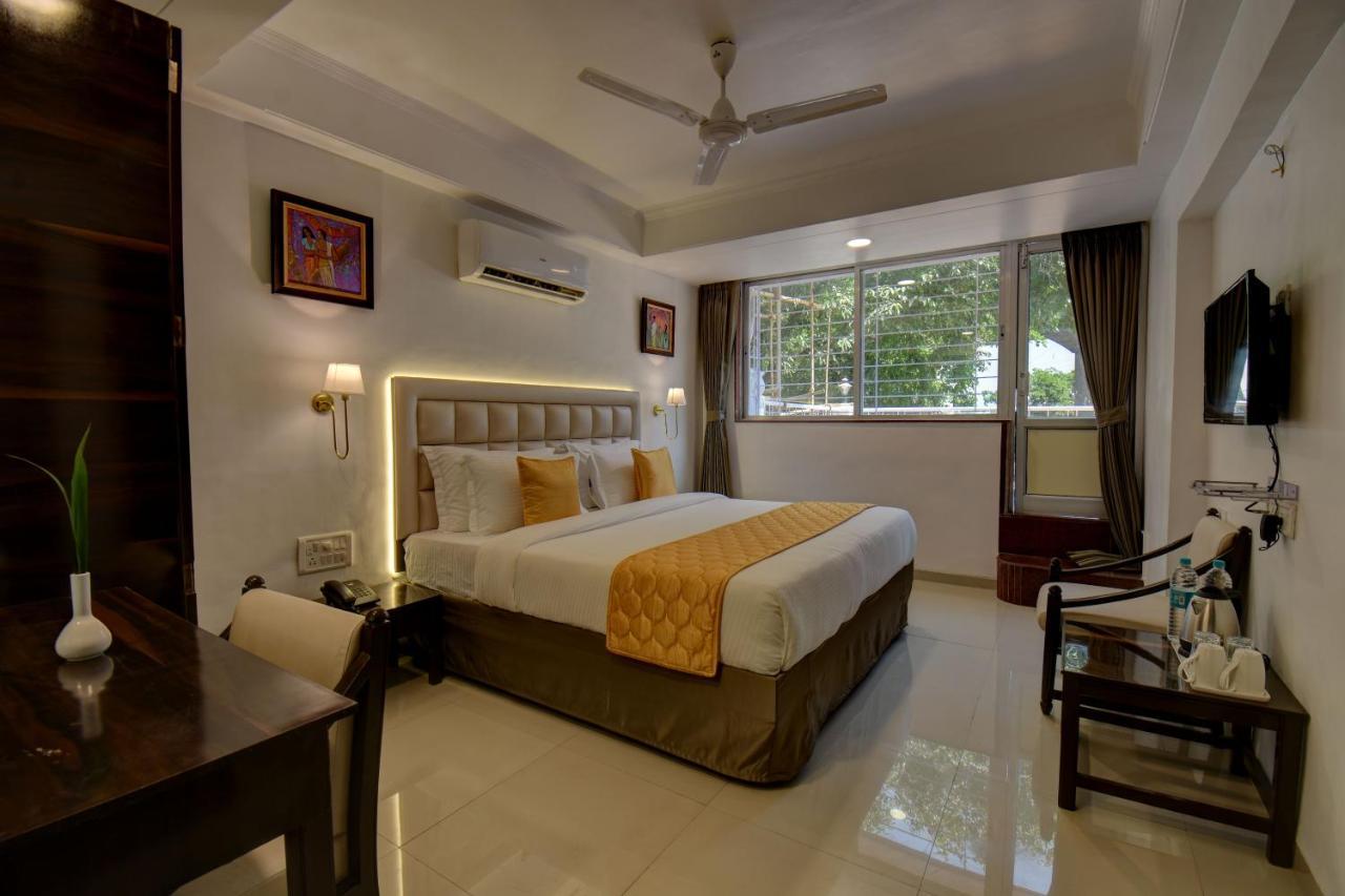 Elite Hotel Lonavala Esterno foto