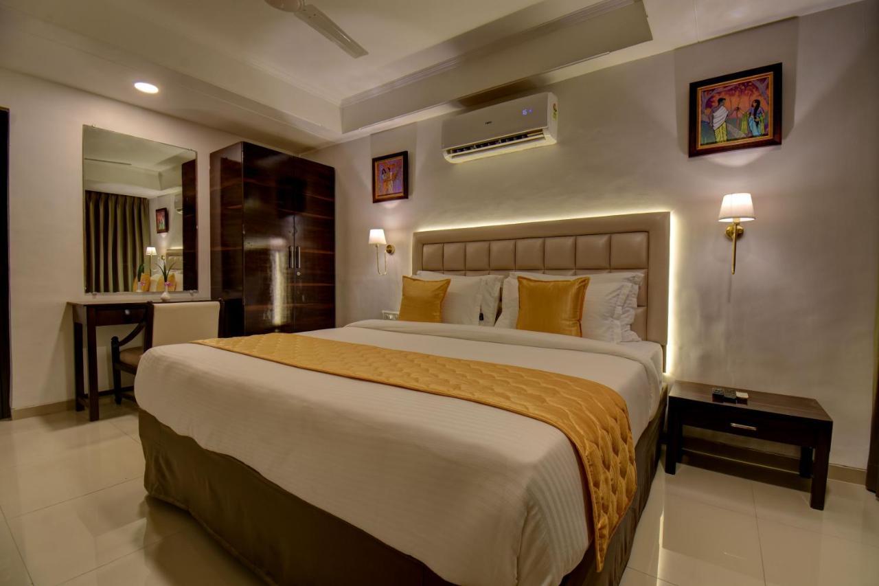 Elite Hotel Lonavala Esterno foto
