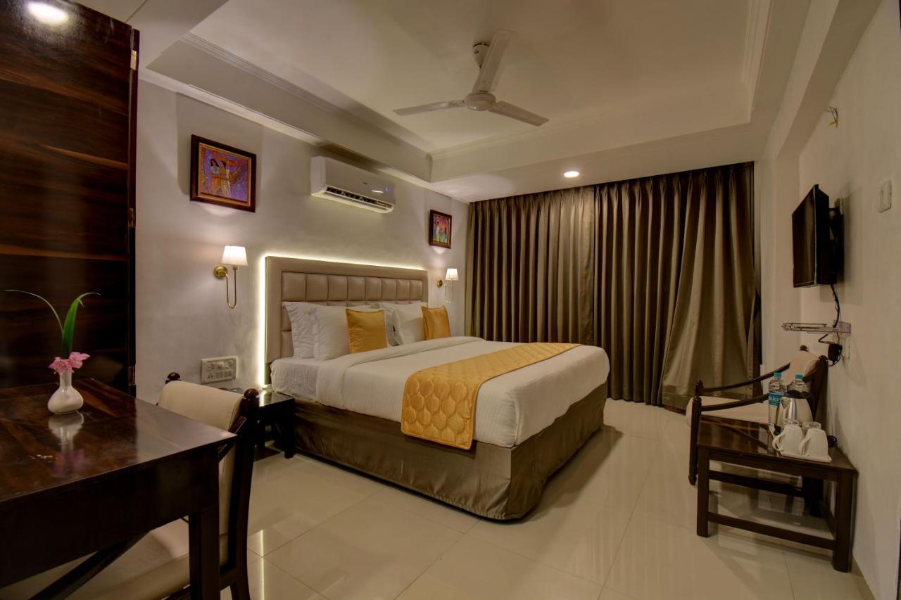 Elite Hotel Lonavala Esterno foto