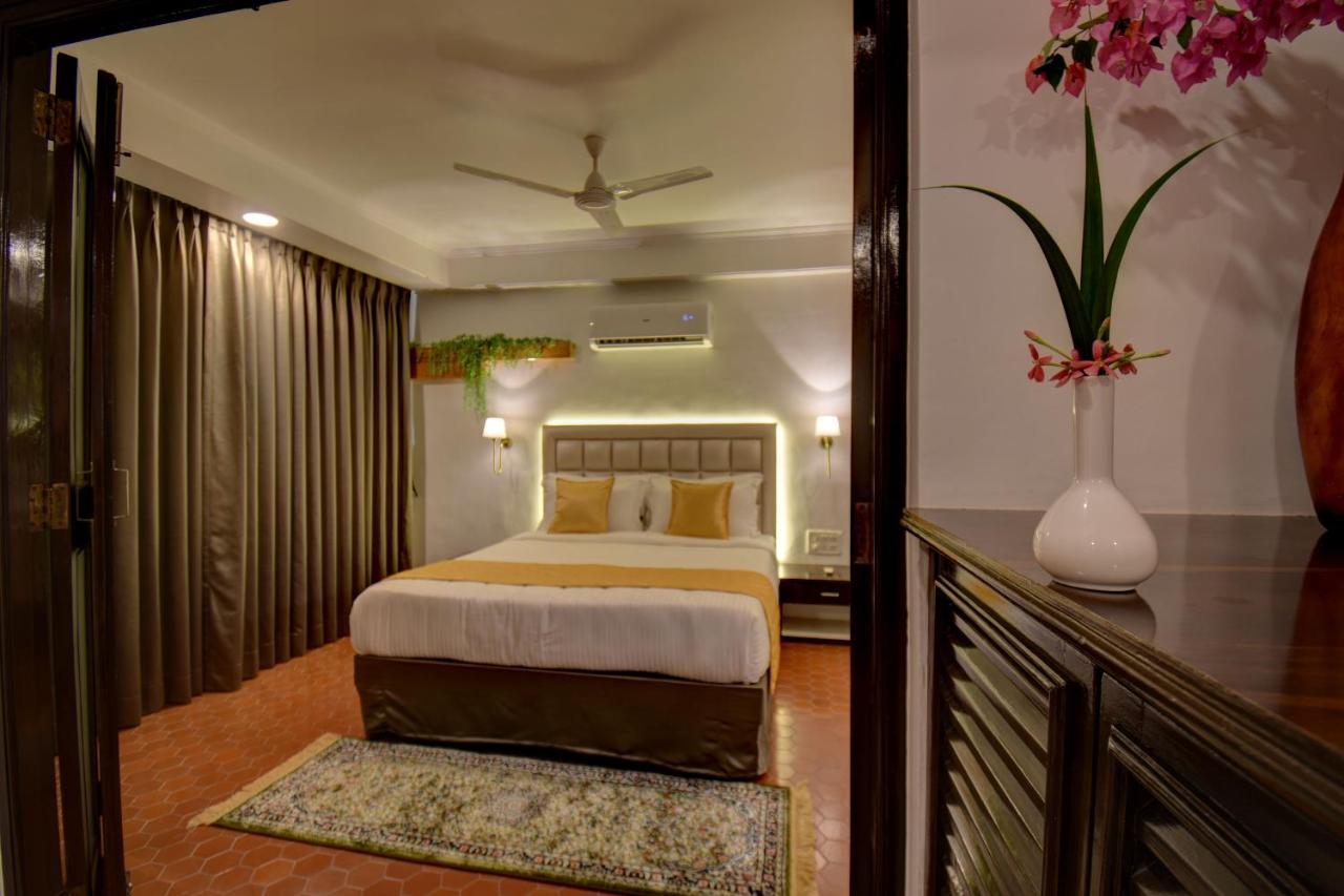 Elite Hotel Lonavala Esterno foto