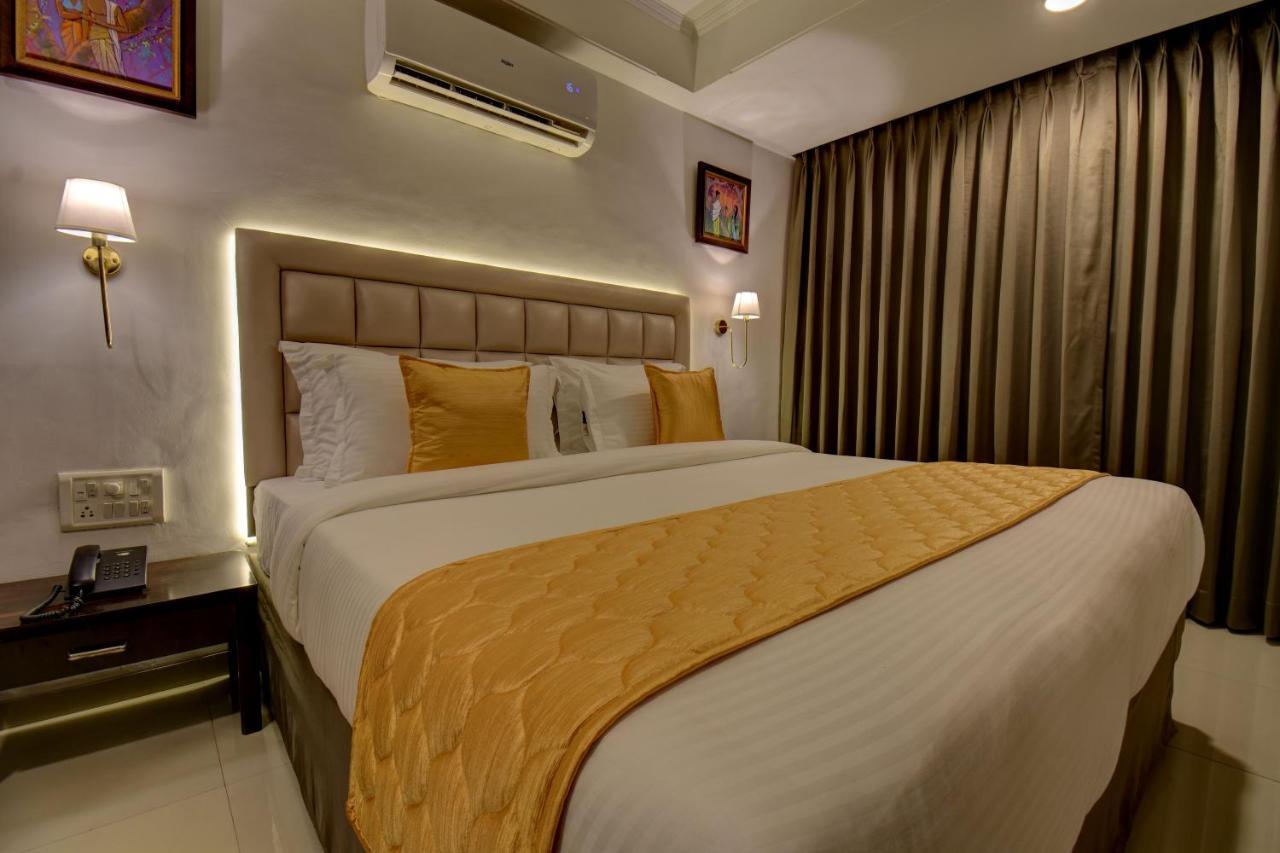 Elite Hotel Lonavala Esterno foto