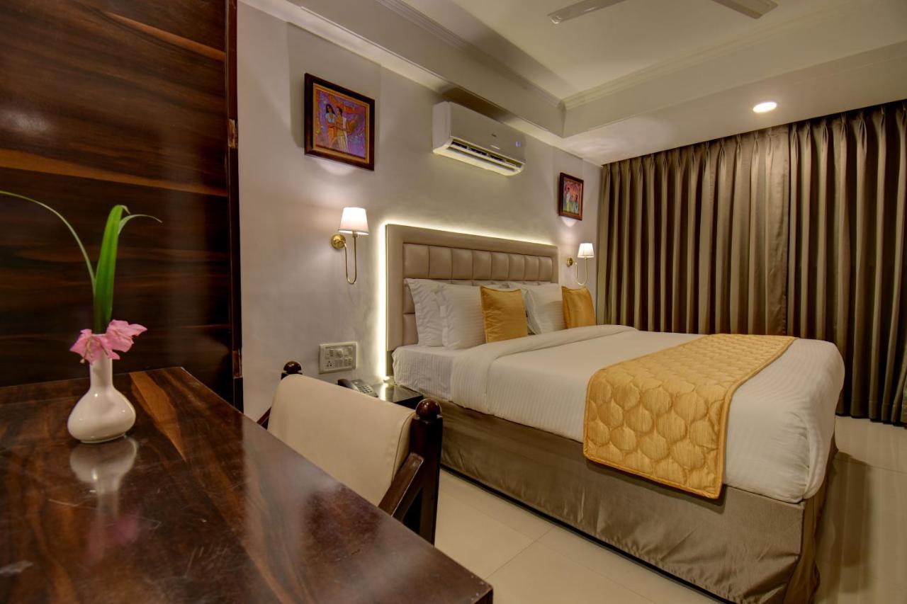 Elite Hotel Lonavala Esterno foto