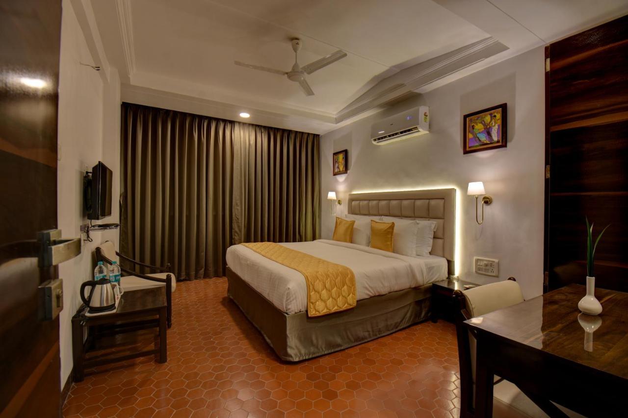 Elite Hotel Lonavala Esterno foto