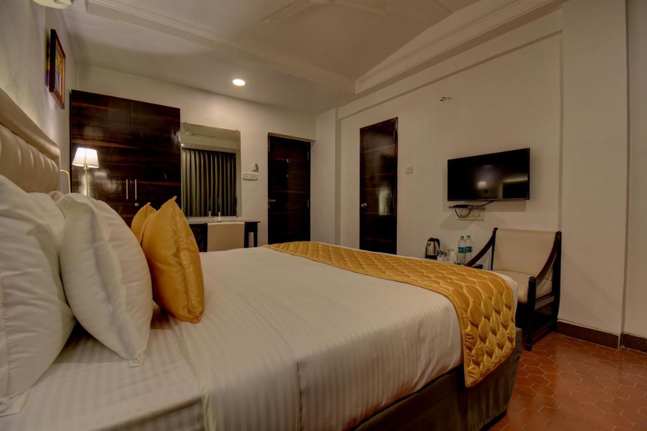 Elite Hotel Lonavala Esterno foto